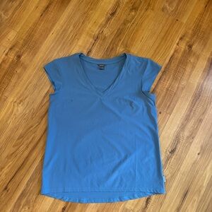 Eddie Bauer Women's Blue Short Sleeve V-Neck Tee